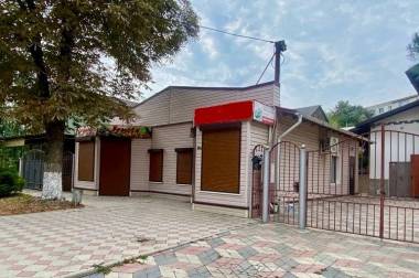 Preț promoțional!!! Spațiu comercial, prima linie în or. Strășeni, la doar 750 euro m2, cu reparație img