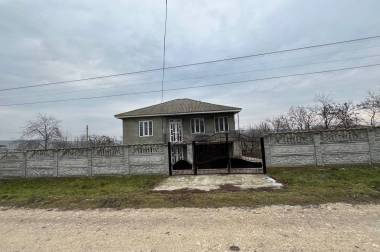 Casă cu 2 nivele, Fălești, satul Albinețul Vechi img
