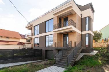 Se vinde duplex în 3 nivele, amplasat în mun. Chișinău, Codru, strada Busuiocului. img
