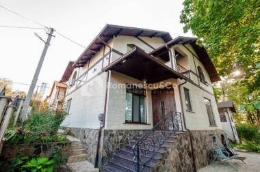 Vanzare casă în 2 nivele, 235 mp + 7 ari, lângă pădure, Petricani. img
