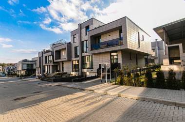 Casă spre chirie cu 5 camere, 320 m2 în Chișinău, Botanica img