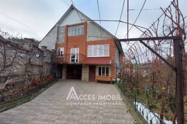 Casă în 2 niveluri! Buiucani, str. Dragomirna. 210m2 + 7 ari! img