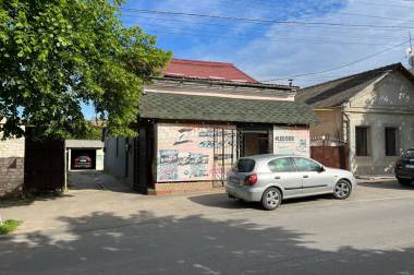 Casa cu afacere activa în centrul orașului orhei, langa Orheiland img